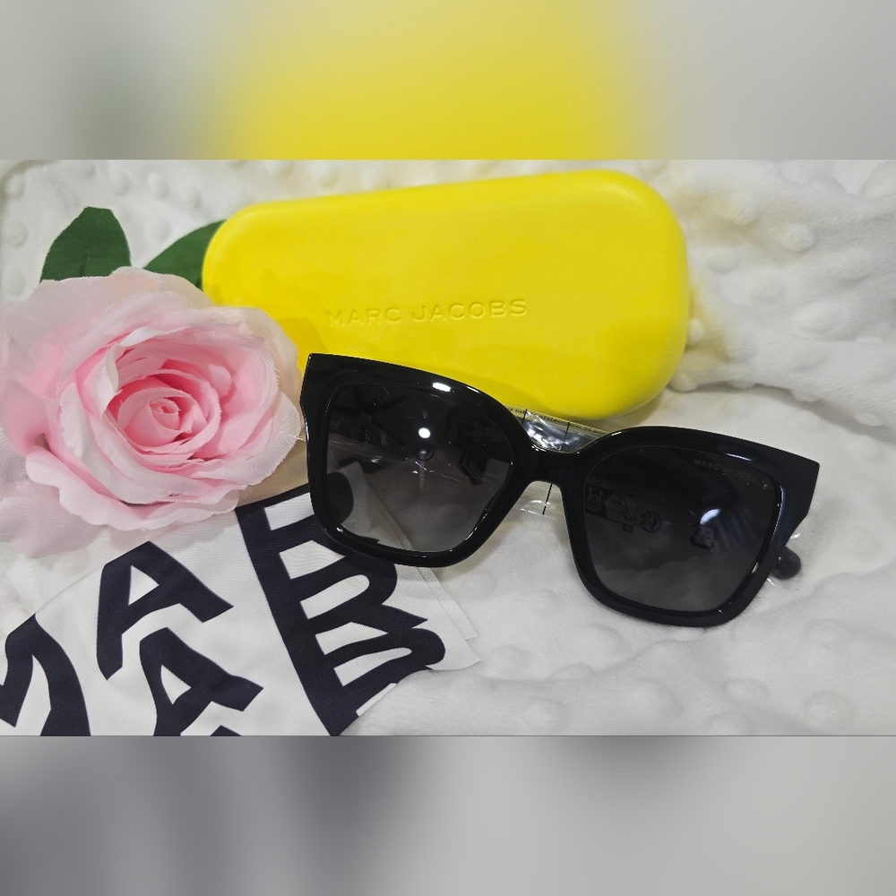 NIB Marc Jacobs Black Cat Eye Sunglasses
